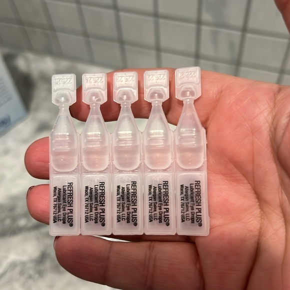 Refresh Plus Eye Drops - Blue and Green Packaging - Picture 6 of 11